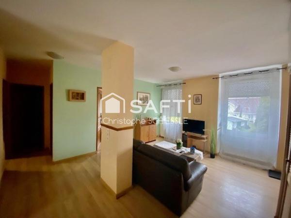 Immeuble de 4 Appartements, avec lot de 7 garages