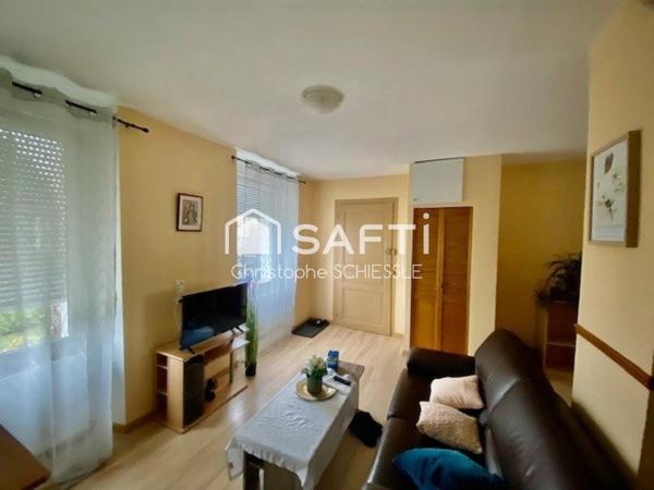 Immeuble de 4 Appartements, avec lot de 7 garages