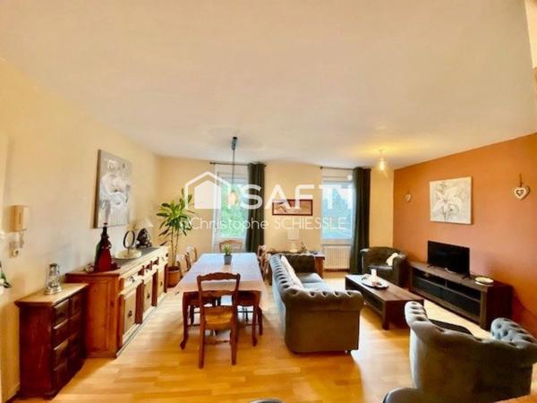 Immeuble de 4 Appartements, avec lot de 7 garages