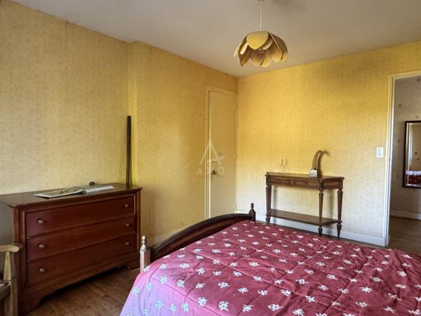 À seulement 13 km dAngoulême dans un lieu plein de charme et de potentiel, idéal pour projet familial ou gîte