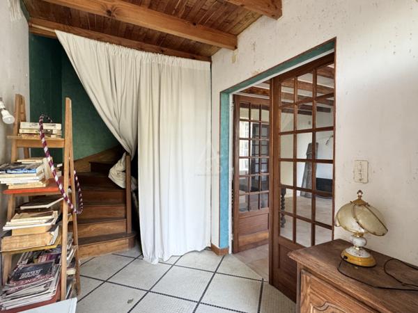 À seulement 13 km dAngoulême dans un lieu plein de charme et de potentiel, idéal pour projet familial ou gîte