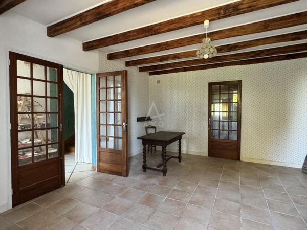 À seulement 13 km dAngoulême dans un lieu plein de charme et de potentiel, idéal pour projet familial ou gîte