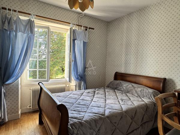 À seulement 13 km dAngoulême dans un lieu plein de charme et de potentiel, idéal pour projet familial ou gîte