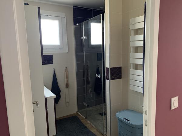 Maison
         4 pièces
        - 85 m² Exclusivité 128 000 € *