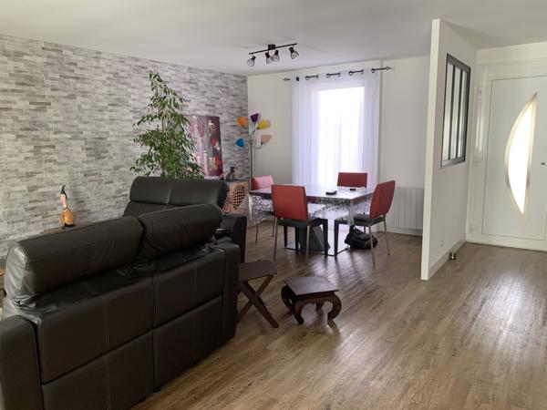 Maison
         4 pièces
        - 85 m² Exclusivité 128 000 € *