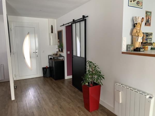 Maison
         4 pièces
        - 85 m² Exclusivité 128 000 € *