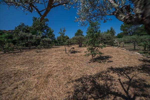 A VENDRE ! FLAYOSC TERRAIN CONSTRUCTIBLE 1615 m²