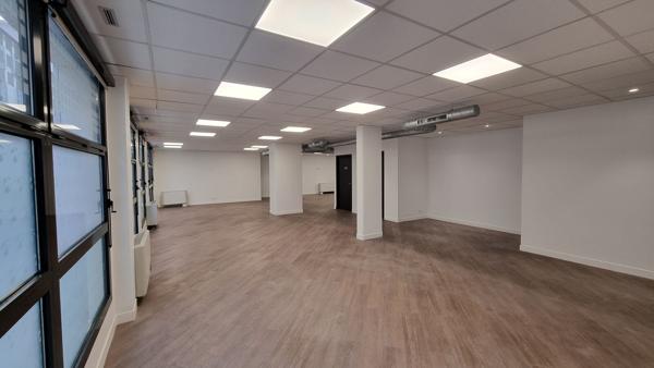 Bureaux à louer à Boulogne-Billancourt duplex lumineux avec terrasse