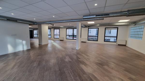 Bureaux à louer à Boulogne-Billancourt duplex lumineux avec terrasse