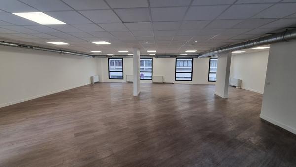 Bureaux à louer à Boulogne-Billancourt duplex lumineux avec terrasse