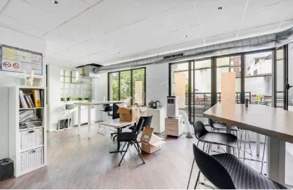 Bureaux à louer à Boulogne-Billancourt duplex lumineux avec terrasse