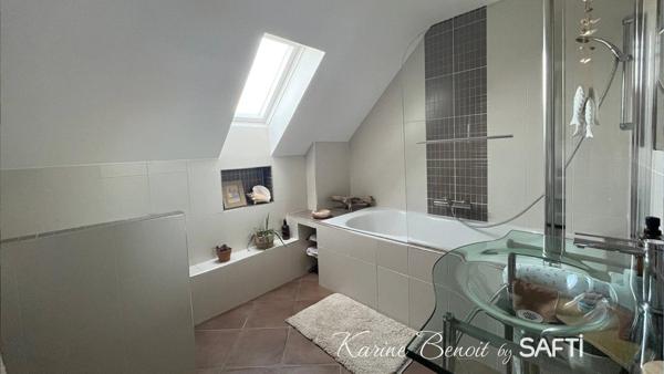 Maison d'archithecte avec une vue panoramique sur la Seine