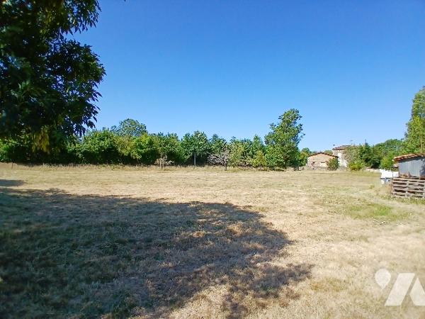 Garage / bâtiment à vendre à BECELEUF (79160)