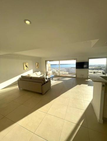 Appartement d'exeption , dernier étage, cannes californie vue mer