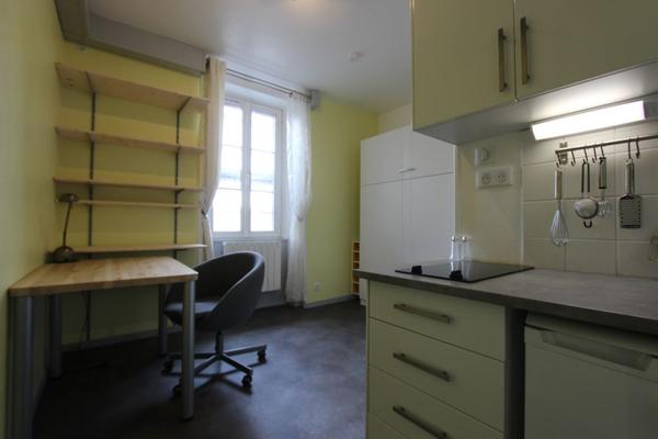 location d'un studio meublé de 14m² au centre ville Quimper