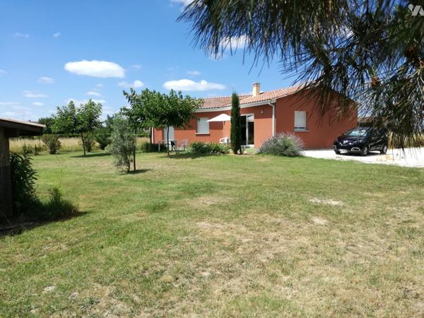 MAISON de plain-pied sur un parc arboré de 3500m².