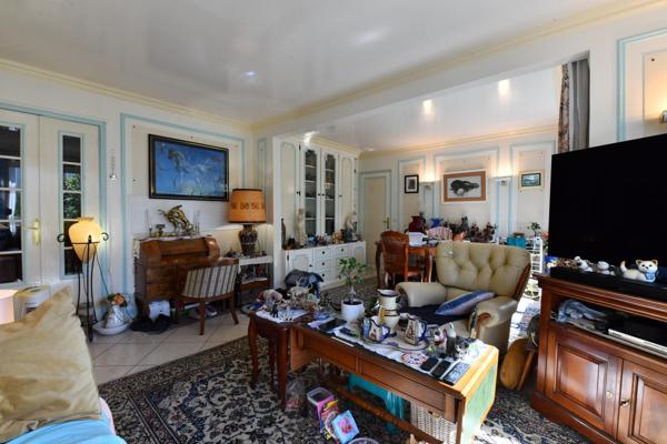 Grand appartement de cinq pièces! Ravalement réglé par les propriétaires!!