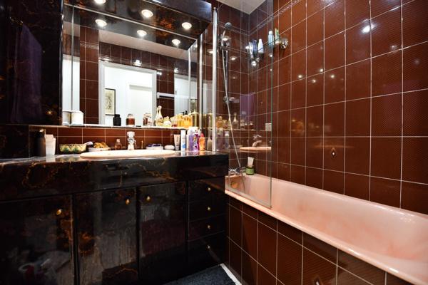 Grand appartement de cinq pièces! Ravalement réglé par les propriétaires!!