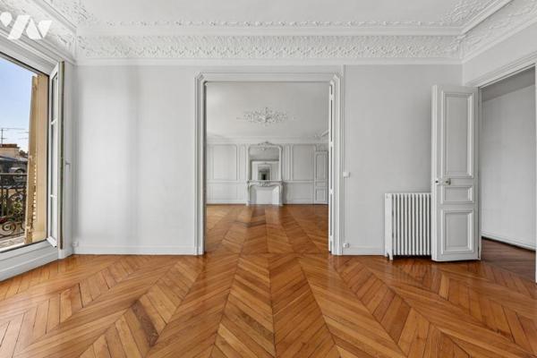 Les Batignolles, Rue de Rome – Superbe appartement de réception au 5ᵉ étage avec balcon filant