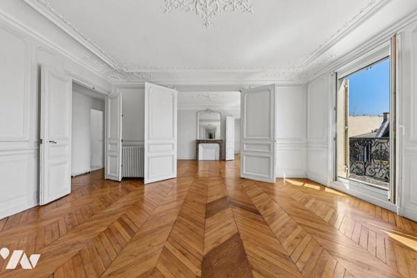 Les Batignolles, Rue de Rome – Superbe appartement de réception au 5ᵉ étage avec balcon filant