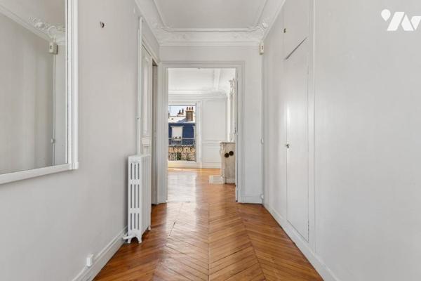 Les Batignolles, Rue de Rome – Superbe appartement de réception au 5ᵉ étage avec balcon filant