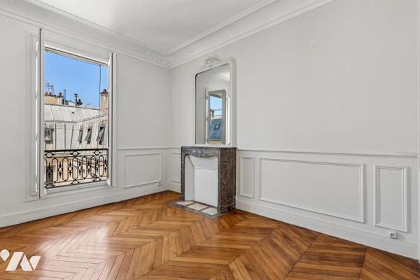 Les Batignolles, Rue de Rome – Superbe appartement de réception au 5ᵉ étage avec balcon filant