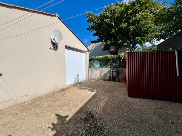 Maison plain-pied 5 pièces 111 m² — La Roche-sur-Yon — impasse au calme, terrain 540 m² piscinable, garage 43 m²