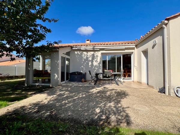 Maison plain-pied 5 pièces 111 m² — La Roche-sur-Yon — impasse au calme, terrain 540 m² piscinable, garage 43 m²