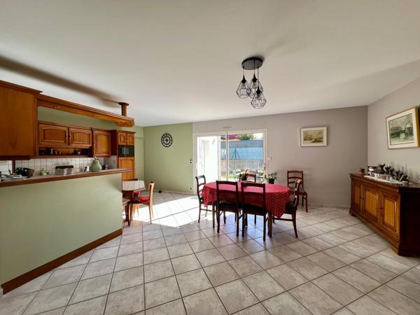 Maison plain-pied 5 pièces 111 m² — La Roche-sur-Yon — impasse au calme, terrain 540 m² piscinable, garage 43 m²