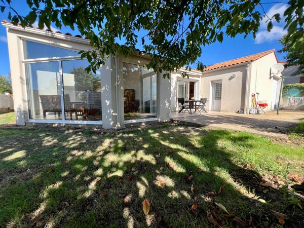 Maison plain-pied 5 pièces 111 m² — La Roche-sur-Yon — impasse au calme, terrain 540 m² piscinable, garage 43 m²