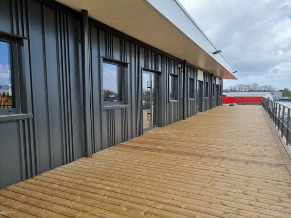 POITIERS SUD SECTEUR CENTRE COMMERCIAL AUCHAN - BUREAUX A LOUER 389M²