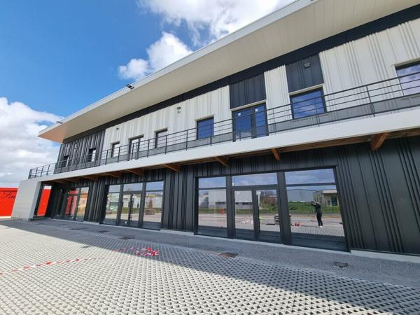 POITIERS SUD SECTEUR CENTRE COMMERCIAL AUCHAN - BUREAUX A LOUER 389M²