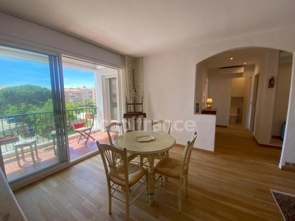 Appartement à vendre 2 pièces HYERES (83) - Port de Hyères - Parking - Terrasses - Cave