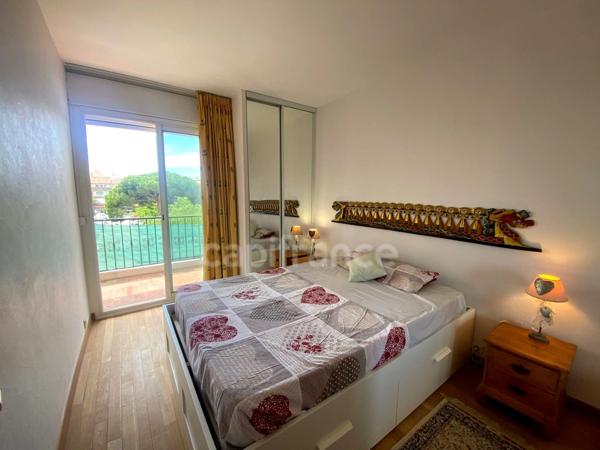 Appartement à vendre 2 pièces HYERES (83) - Port de Hyères - Parking - Terrasses - Cave