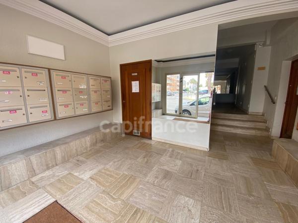 Appartement à vendre 2 pièces HYERES (83) - Port de Hyères - Parking - Terrasses - Cave
