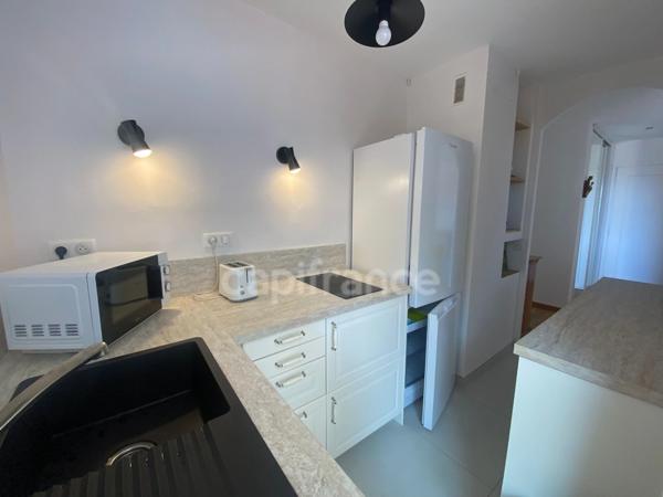 Appartement à vendre 2 pièces HYERES (83) - Port de Hyères - Parking - Terrasses - Cave