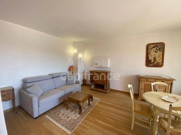 Appartement à vendre 2 pièces HYERES (83) - Port de Hyères - Parking - Terrasses - Cave