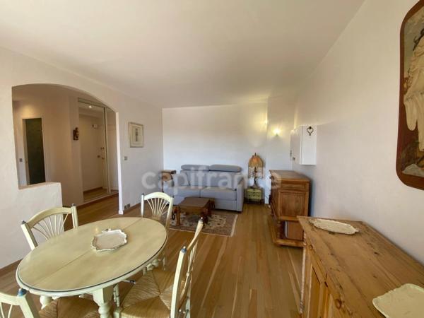 Appartement à vendre 2 pièces HYERES (83) - Port de Hyères - Parking - Terrasses - Cave