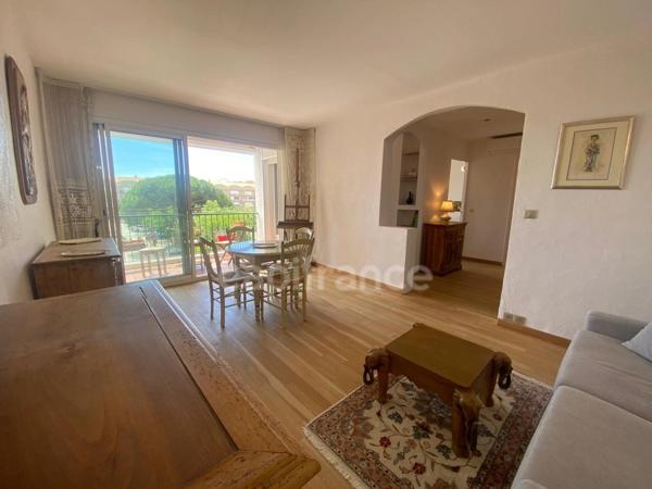 Appartement à vendre 2 pièces HYERES (83) - Port de Hyères - Parking - Terrasses - Cave