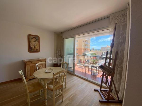Appartement à vendre 2 pièces HYERES (83) - Port de Hyères - Parking - Terrasses - Cave