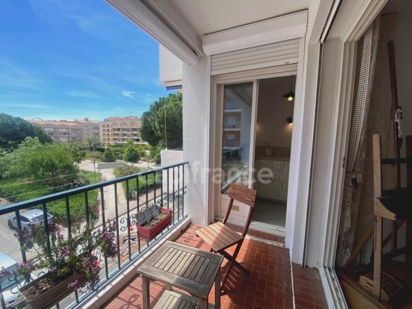 Appartement à vendre 2 pièces HYERES (83) - Port de Hyères - Parking - Terrasses - Cave