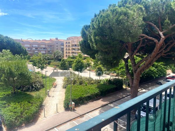 Appartement à vendre 2 pièces HYERES (83) - Port de Hyères - Parking - Terrasses - Cave
