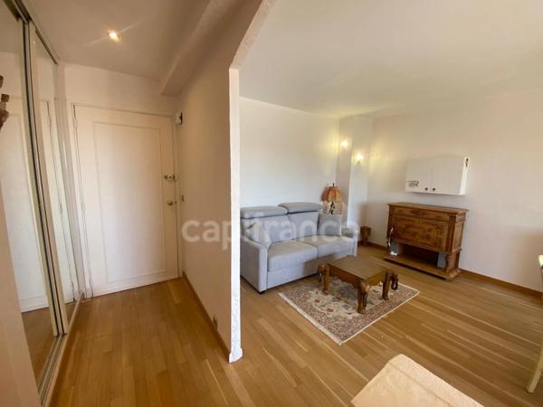 Appartement à vendre 2 pièces HYERES (83) - Port de Hyères - Parking - Terrasses - Cave