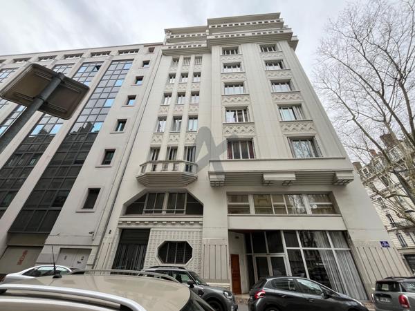 LYON 3EME - Saxe - Préfecture: Un appartement familial T5 de 182m2 à rénover.
