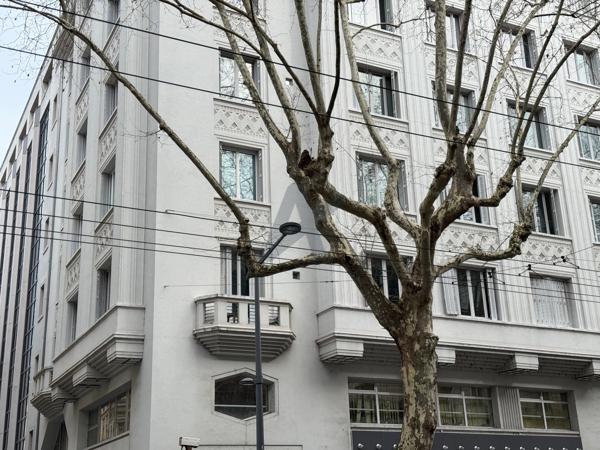 LYON 3EME - Saxe - Préfecture: Un appartement familial T5 de 182m2 à rénover.