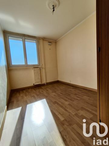 Appartement 4 pièces de 75 m² à Saint-Pierre-des-Corps (37700)