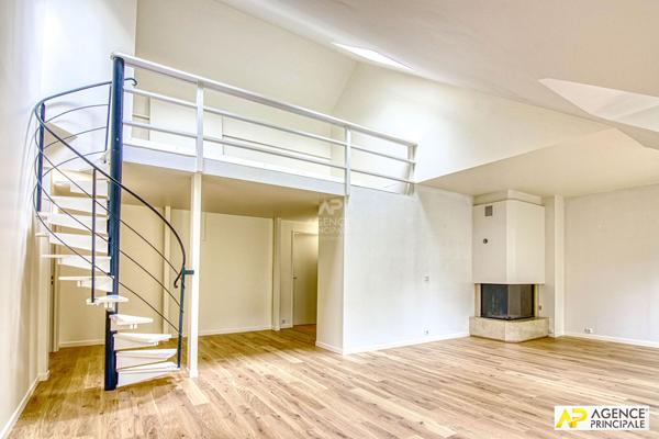 Versailles Montreuil Appartement 5 / 6 pièces 126 m² au sol situé au 2ème et dernier étage avec ascenseur , cave et double parking 895 000 € **  - Référence  28722