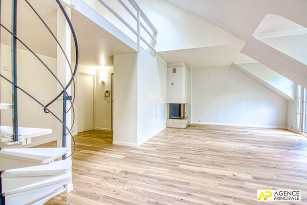 Versailles Montreuil Appartement 5 / 6 pièces 126 m² au sol situé au 2ème et dernier étage avec ascenseur , cave et double parking 895 000 € **  - Référence  28722