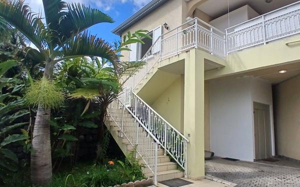 Maison à vendre    6 pièces • 255 m2 Le Tampon