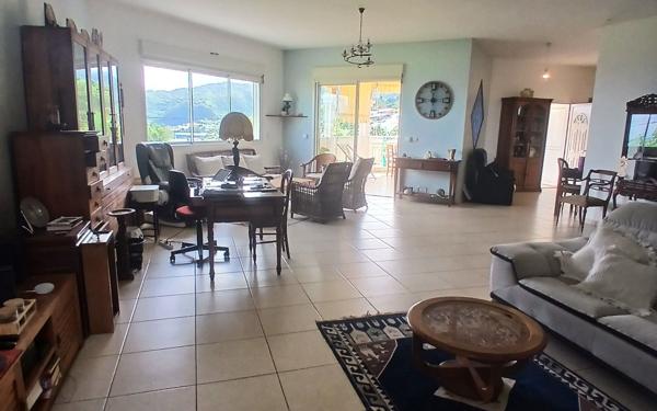 Maison à vendre    6 pièces • 255 m2 Le Tampon